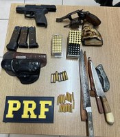 Dois homens são presos com revólver, pistola, munições e carregadores em Capão Alto, na BR-116