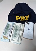 PRF apreende mais de 20 mil dólares sem comprovação de origem na BR-101, em São José