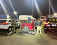 Ação conjunta PRF e PM apreende 151 kg de maconha na BR-101 em Porto Belo