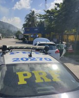 Mulheres são presas com automóvel roubado e clonado na BR-101, em Biguaçu