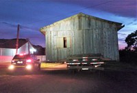 PRF flagra casa sendo transportada irregularmente na BR-282 em Nova Itaberaba