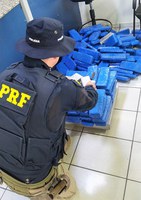 PRF localiza 119 quilos de maconha escondidos em porta-malas em Joinville, na BR-101