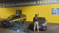 Casal transportando 101 kg de maconha em carro roubado é preso em Joinville