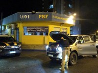 Caminhonete furtada em Minas Gerais é recuperada pela PRF na BR-101, em Itapema