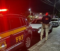 Carro não devolvido à locadora é recuperado pela PRF em Garopaba