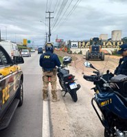 Flagrante de placa levantada leva PRF a recuperar motocicleta roubada na BR-101