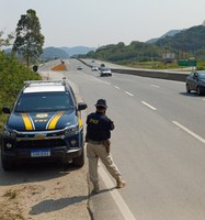 PRF flagra mais de 100 motoristas em excesso de velocidade domingo na BR-470