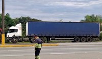 PRF recupera carreta roubada com carga avaliada em R$ 400 mil na BR 101 em Joinville