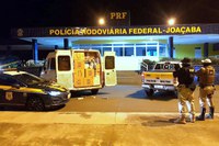 Ação conjunta PRF e PMRv flagra veículo com 85 mil maços de cigarros contrabandeados na BR 282 em Vargem Bonita