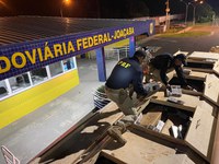 PRF apreende 250 mil maços de cigarros contrabandeados em Jaborá