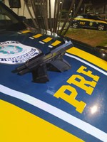 PRF apreende pistola e munições na BR 101 em Palhoça