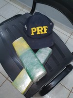 PRF apreende maconha em fundo falso de automóvel na BR 480 em Chapecó