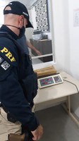 PRF prende três homens e apreende um adolescente por tráfico de drogas na BR 101 em Capivari de Baixo