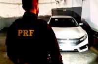 PRF recupera veículo roubado e que circulava clonado na BR 101 em Itajaí