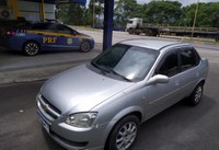 Carro furtado no Paraná é recuperado pela PRF na BR 280 em Rio Negrinho