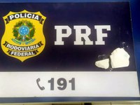 PRF prende três pessoas após flagrar cocaína em um veículo na BR 116 em Rio Negro