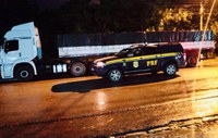 PRF recupera semirreboque roubado em SC e que circulava em rodovia do Paraná