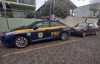 Adolescente é apreendido com carro furtado na BR 101 em Barra Velha