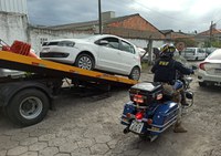 Carro roubado há seis anos em Porto Alegre é recuperado na BR 101 em Palhoça