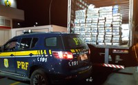 PRF localiza 1,5 tonelada de maconha escondida em fundo falso de carreta na BR 470 em Ascurra