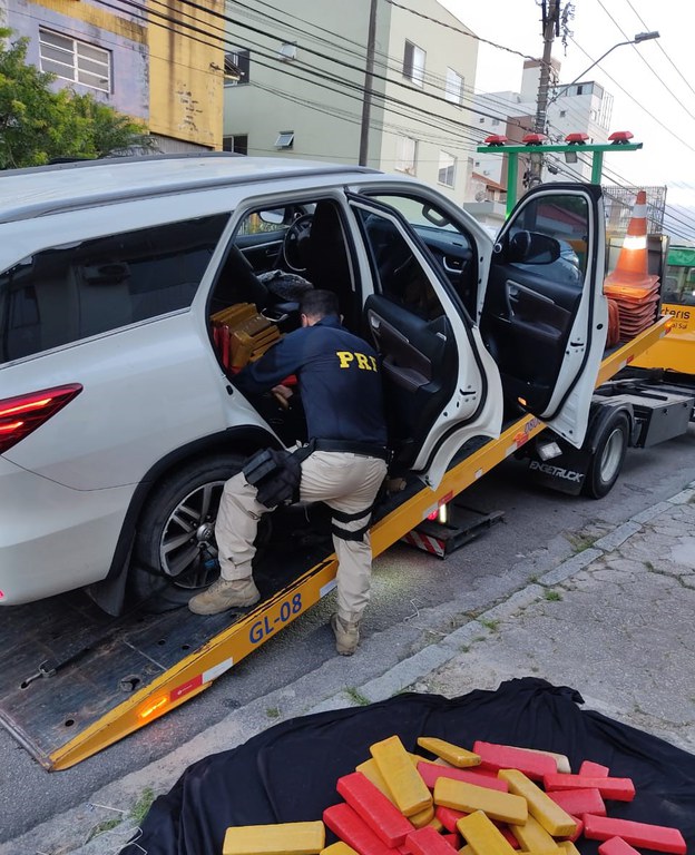 PRF apreende mais de uma tonelada de maconha em caminhonete clonada