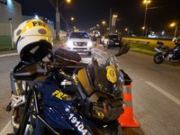 PRF flagra 208 motoristas dirigindo sob efeito de álcool no final de semana nas rodovias federais catarinenses