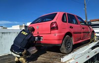 PRF localiza automóvel com registro de furto/roubo na BR 282 em Lages