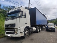 PRF apreende semi-reboque na rodovia Régis Bittencourt