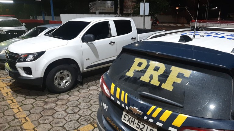 PRF recupera veículo roubado na Rodovia Fernão Dias
