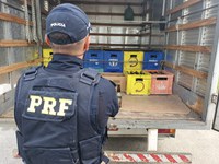 PRF flagra veículo transportando bebidas destiladas sem documento fiscal em Atibaia/SP