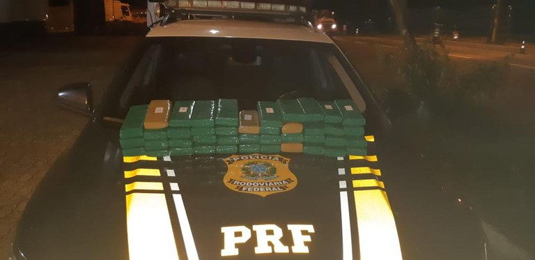 PRF apreende 20 quilos de maconha na Dutra