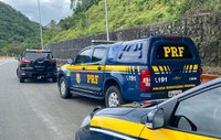 PRF apreende veículo roubado e clonado na BR101 em Ubatuba/SP