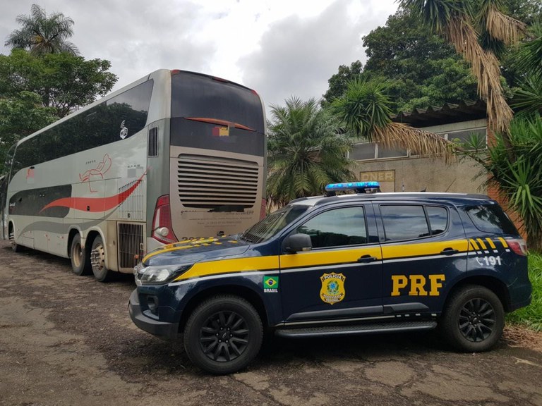 BR 153- PRF apreende ônibus com participantes em atos em Brasília