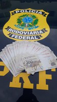 PRF apreende 20 mil reais em notas falsas em Vargem/SP