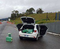 PRF apreende 216 Kg de maconha em Barra do Turvo/SP