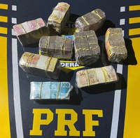 PRF apreende 70 mil reais sem comprovação de origem na Regis Bittencourt