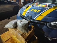 PRF apreende cocaína, maconha, skank e uma espingarda calibre 12 na Régis Bittencourt