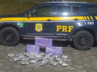 PRF apreende maconha e skunk em Cajati-SP