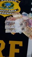 PRF apreende notas falsas de R$ 200,00 reais na rodovia Fernão Dias