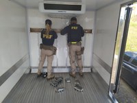 PRF apreende quase 70kg de crack em fundo falso de um caminhão na Régis