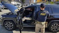 PRF e Polícia Civil desvendam esquema de cartões e veículos clonados em Carapicuíba/SP