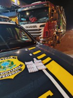PRF flagra, em Cajati-SP, condutor de carreta portando 84 comprimidos de anfetamina, substância que promete reduzir o sono