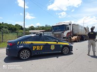 PRF flagra veículo certificado para o transporte de produtos perigosos com carga de alimento