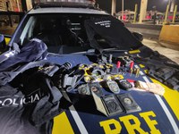 PRF prende homem transportando equipamentos e vestimentas policiais na Fernão Dias