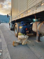 PRF recupera semirreboque na rodovia Fernão Dias