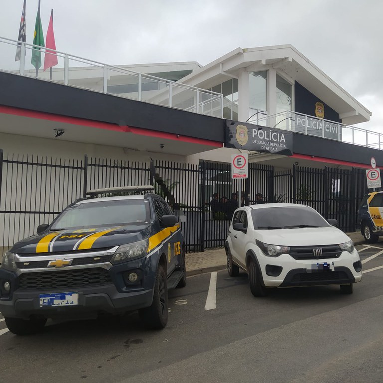 PRF recupera veículo na Rodovia Fernão Dias