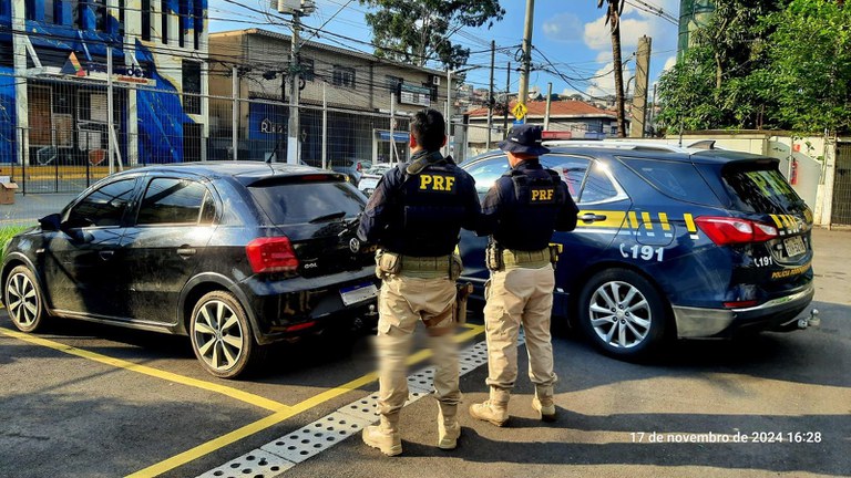 PRF recupera veículos roubados na Dutra e Fernão Dias durante o feriado