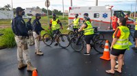 PRF realiza ação educativa para ciclistas na BR 153