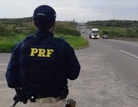 Cristinápolis/SE: Inabilitado é flagrado conduzindo caminhão na BR-101