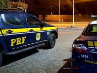 Laranjeiras/SE: PRF flagra motociclista com cocaína na BR-101